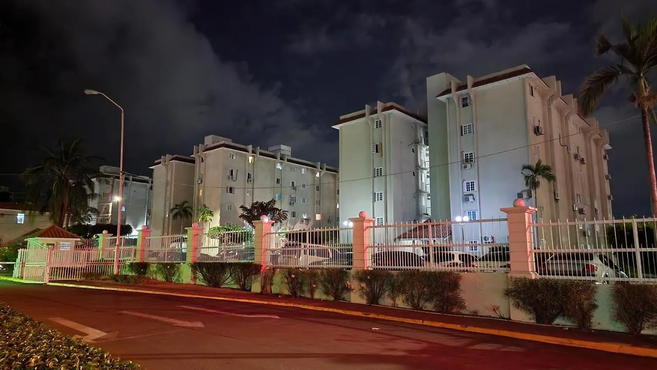 Oaklands Oasis Apartment Kingston