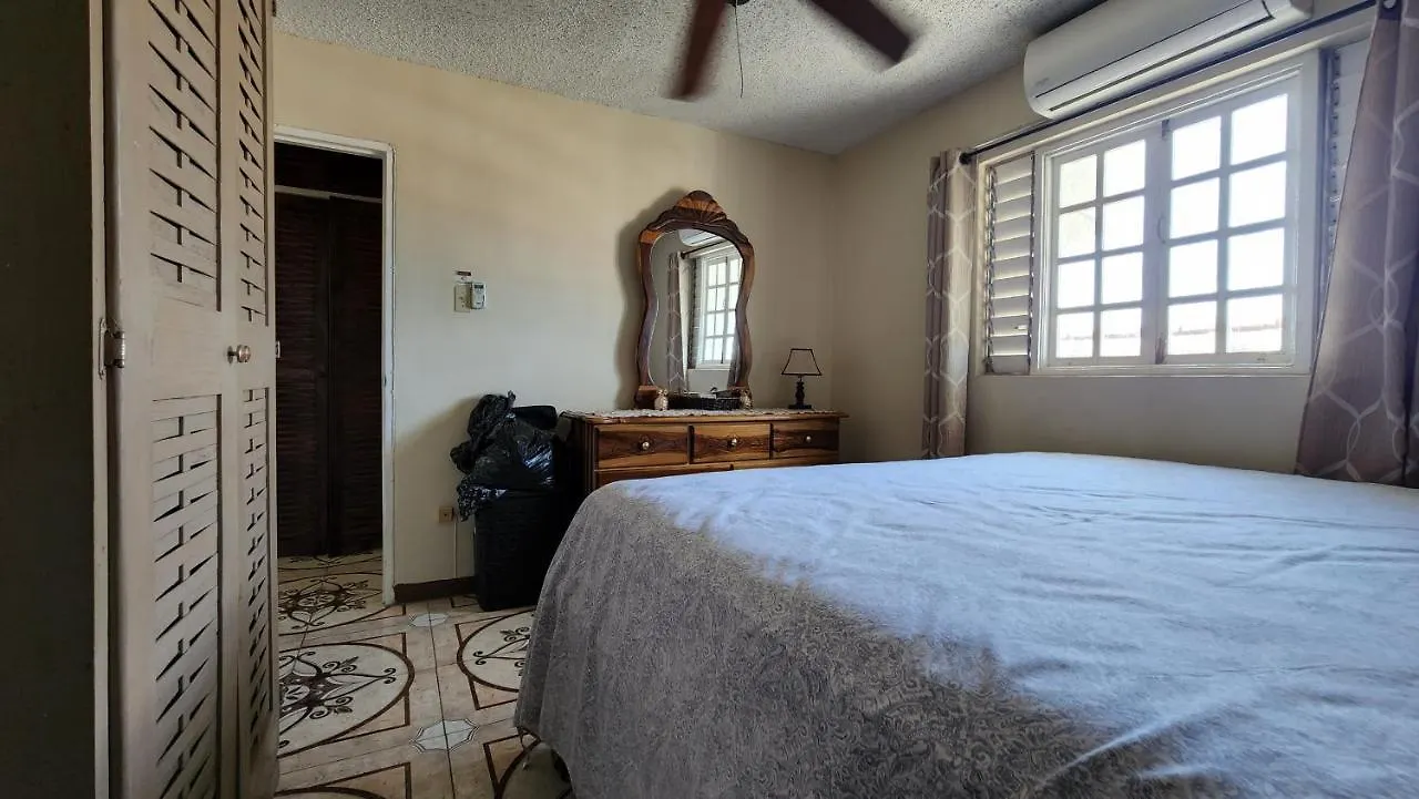 Oaklands Oasis Apartment Kingston