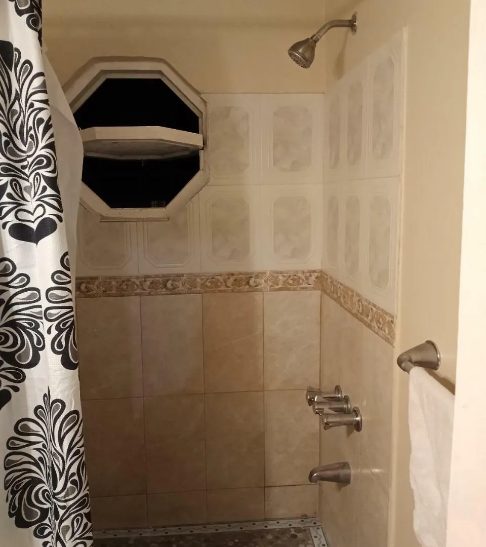 Oaklands Oasis Apartment Kingston