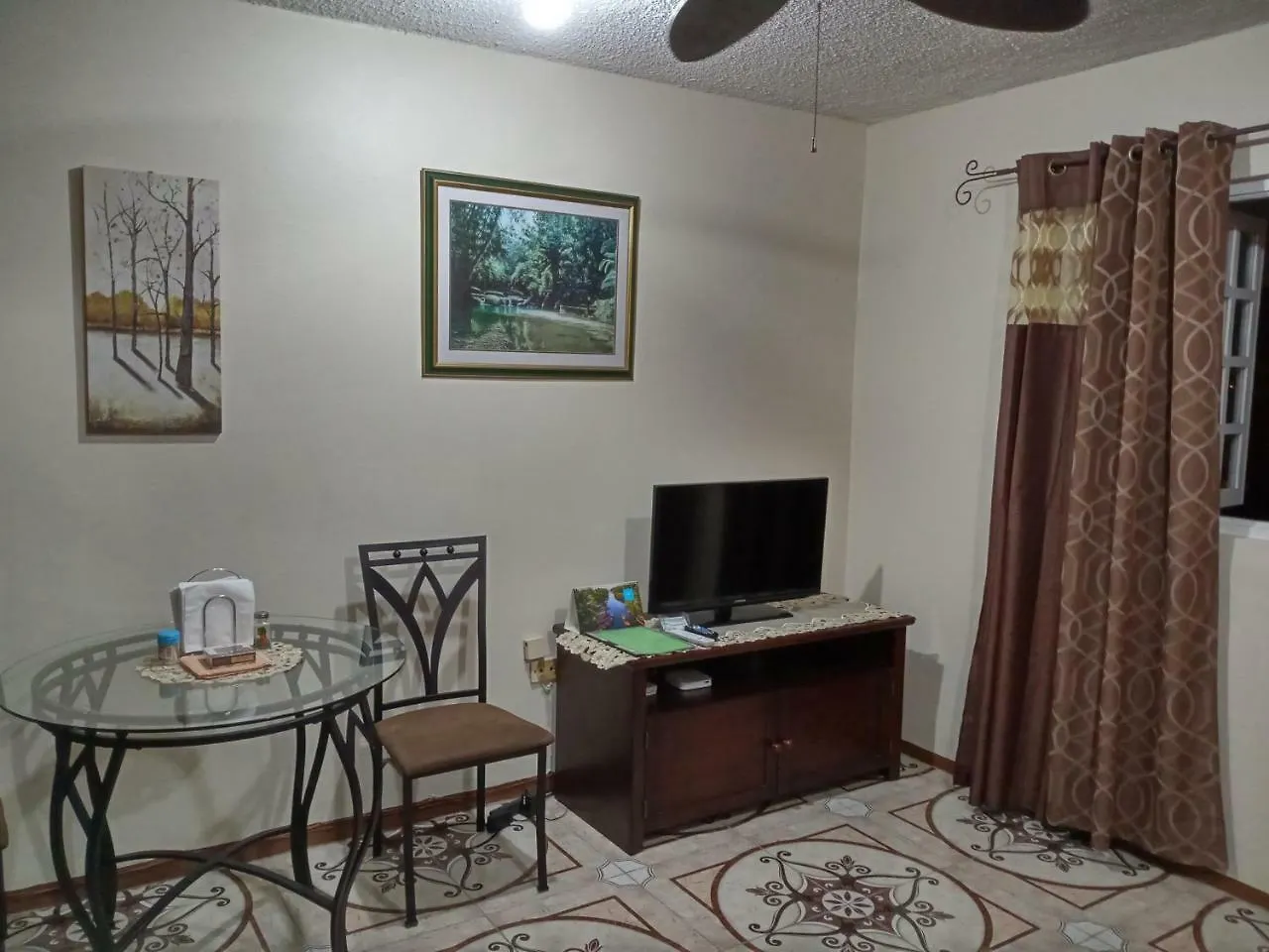 Oaklands Oasis Apartment Kingston