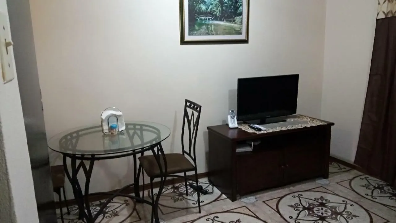Oaklands Oasis Apartment Kingston